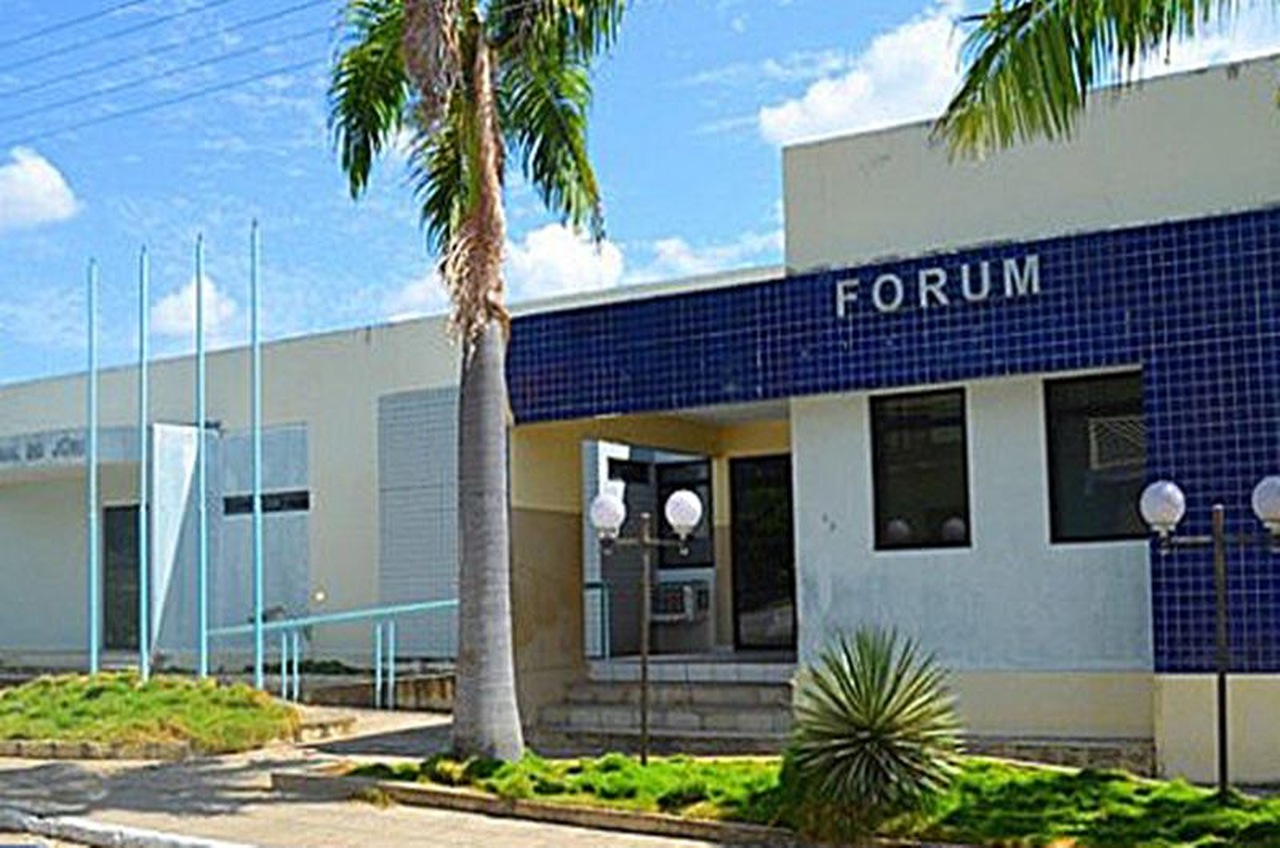 15062020 forum una nova foto Easy Resize.com - Médico Dr. Marlon Arthur lamenta fechamento da Comarca de Uiraúna. ‘‘Não ao fechamento de nossa comarca’’ Veja!